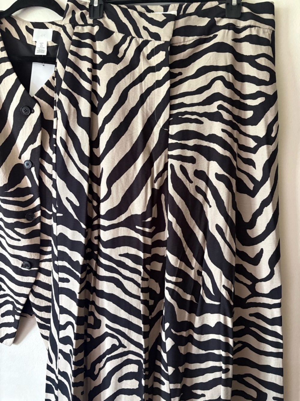 H&M Black and Cream Zebra Print Jacket - Picture 4 of 6